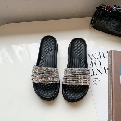 Model nou de papuci de dama cu bretele si talpa plata - in alb si negru