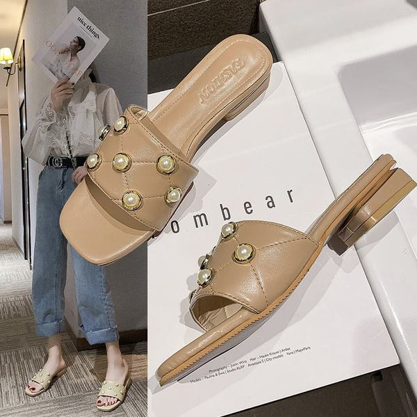 Ženske papuče s ravnim potplatom i bisernim ukrasom