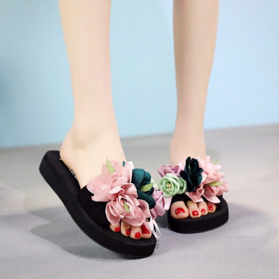 Sieviešu neslīdošas čalkas ar ziedu rotājumu