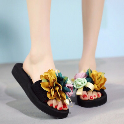 Sieviešu neslīdošas čalkas ar ziedu rotājumu