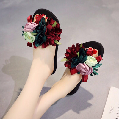 Sieviešu neslīdošas čalkas ar ziedu rotājumu