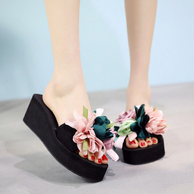 Sieviešu neslīdošas čalkas ar ziedu rotājumu