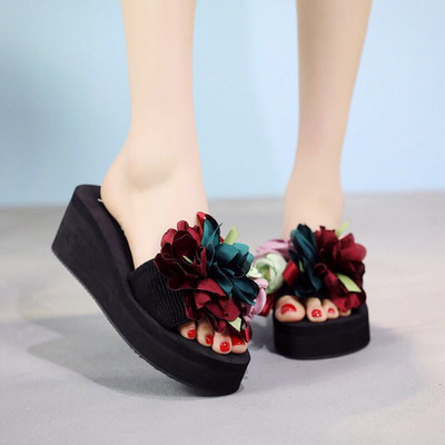 Sieviešu neslīdošas čalkas ar ziedu rotājumu