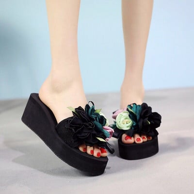 Sieviešu neslīdošas čalkas ar ziedu rotājumu