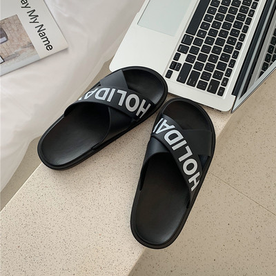 Γυναικείες  παντόφλες με επίπεδη σόλα με επιγραφή