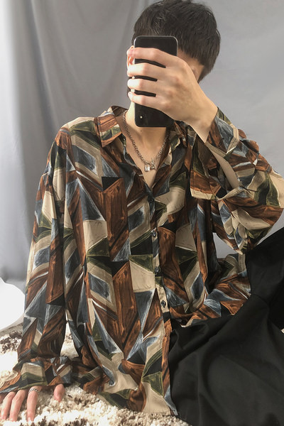 Cămașă colorată pentru bărbați cu mâneci lungi - model gratuit