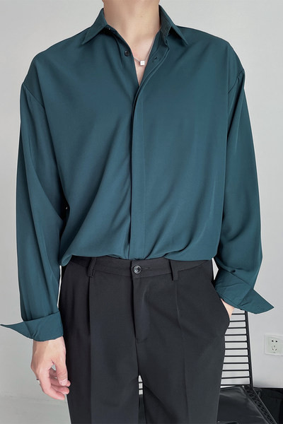 Cămașă modernă pentru bărbați cu guler clasic și mâneci lungi