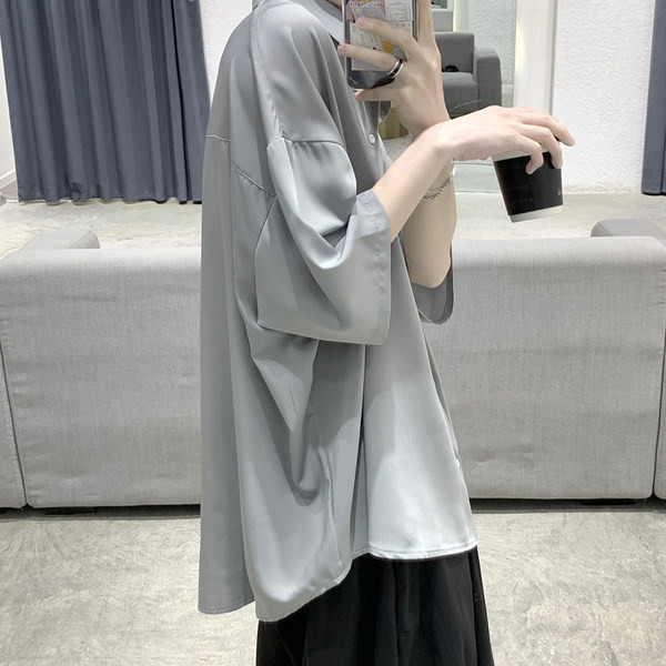 Cămașă largă de mătase pentru bărbați cu mâneci 3/4 și nasturi