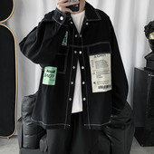 Ikdienas vīriešu krekls ar pogām un emblēmām