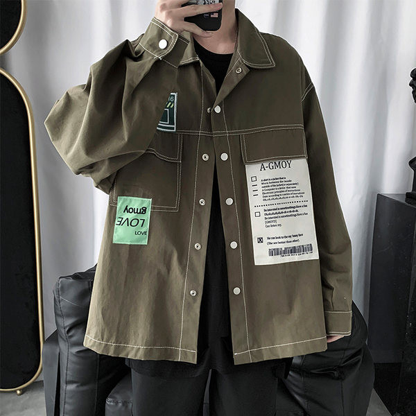 Ikdienas vīriešu krekls ar pogām un emblēmām