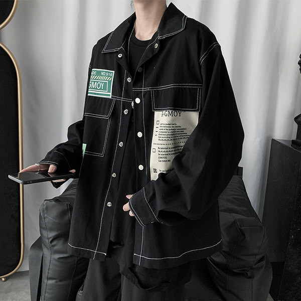 Ikdienas vīriešu krekls ar pogām un emblēmām