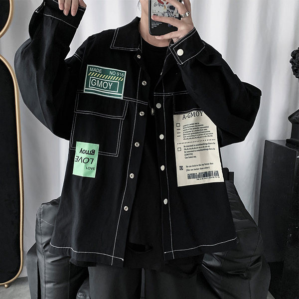 Ikdienas vīriešu krekls ar pogām un emblēmām