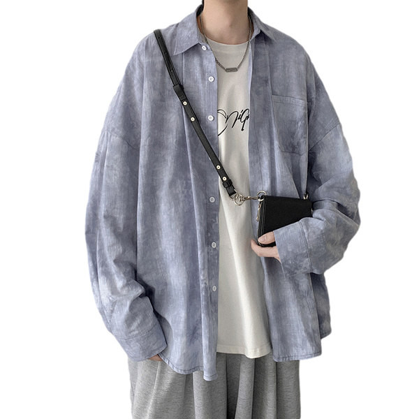 Model larg de camasa barbatesta in culori irizate cu buzunar si nasturi