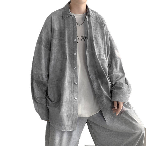 Vīriešu plats krekls ar klasisku apkakli un garām piedurknēm