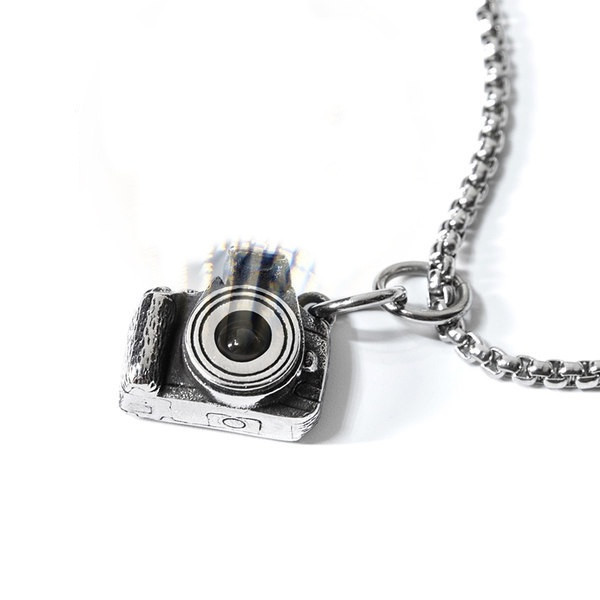 Μοντέρνα  ανδρική αλυσίδ με μενταγιόν κάμερας