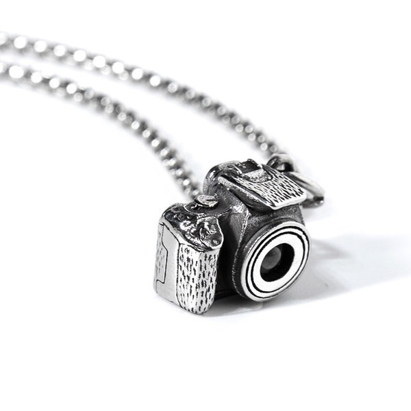 Μοντέρνα  ανδρική αλυσίδ με μενταγιόν κάμερας