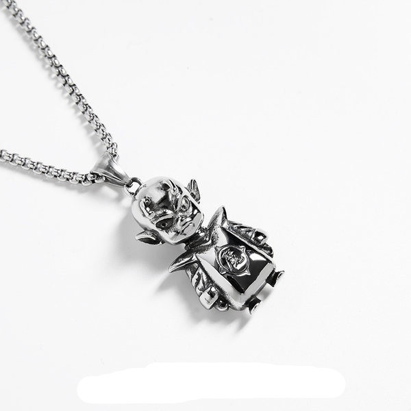 Lanț metalic bărbătesc cu pandantiv