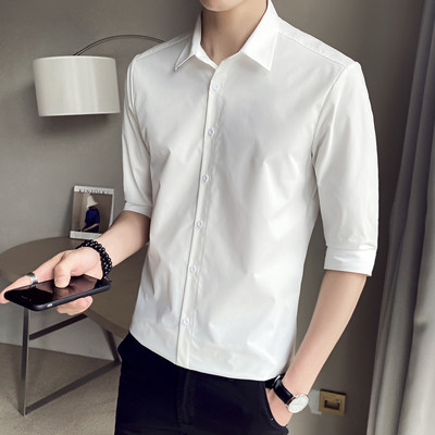 Κομψό ανδρικό πουκάμισο με κουμπιά και κλασικό κολάρο