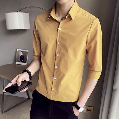 Κομψό ανδρικό πουκάμισο με κουμπιά και κλασικό κολάρο