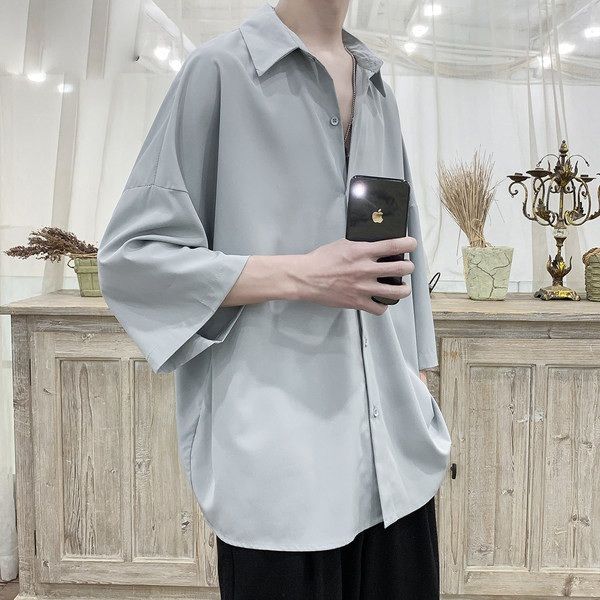 Jauna modeļa vīriešu krekls ar apkakli un platām piedurknēm