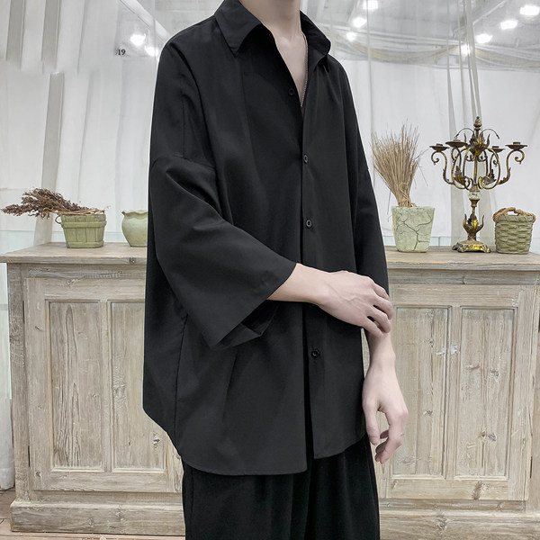 Jauna modeļa vīriešu krekls ar apkakli un platām piedurknēm