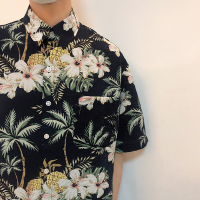 Meeste kaasaegne lillelise mustri ja klassikalise kraega särk