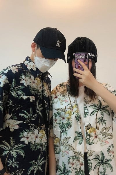 Meeste kaasaegne lillelise mustri ja klassikalise kraega särk