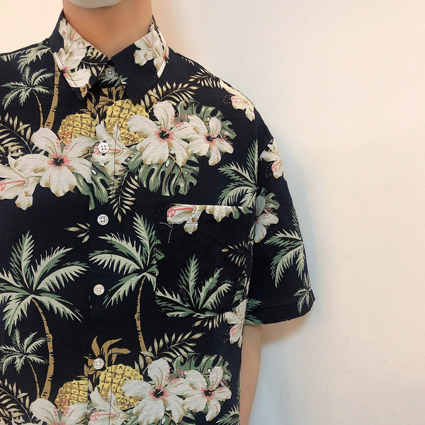 Meeste kaasaegne lillelise mustri ja klassikalise kraega särk