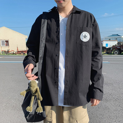 Cămașă pentru bărbați cu buzunar și emblemă