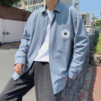 Cămașă pentru bărbați cu buzunar și emblemă