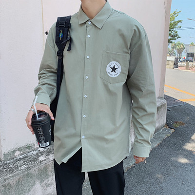 Cămașă pentru bărbați cu buzunar și emblemă