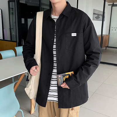 Cămașă pentru bărbați cu buzunar și emblemă