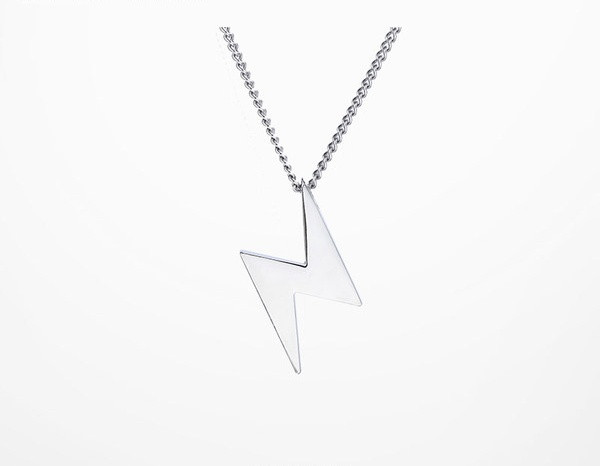 Moderna vīriešu ķēde ar kulonu