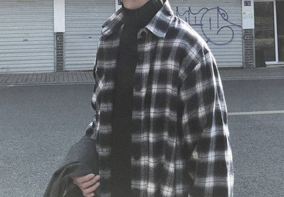 Vīriešu rūtains krekls ar garām piedurknēm un pogām