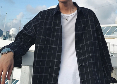 Vīriešu rūtains krekls ar garām piedurknēm un pogām