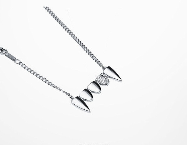 Lanț modern pentru bărbați cu pandantiv și pietre decorative