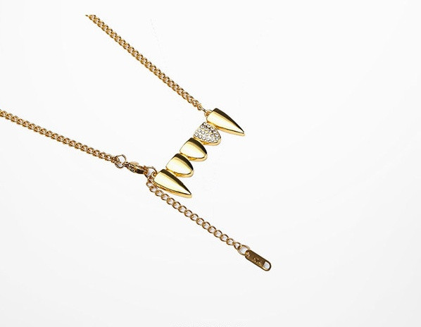 Lanț modern pentru bărbați cu pandantiv și pietre decorative