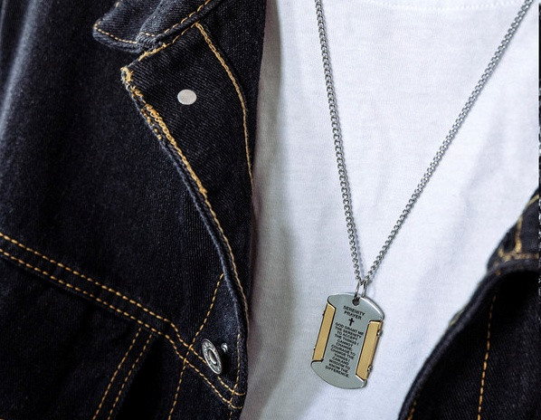 Lanț de bărbați actual cu pandantiv și inscripții