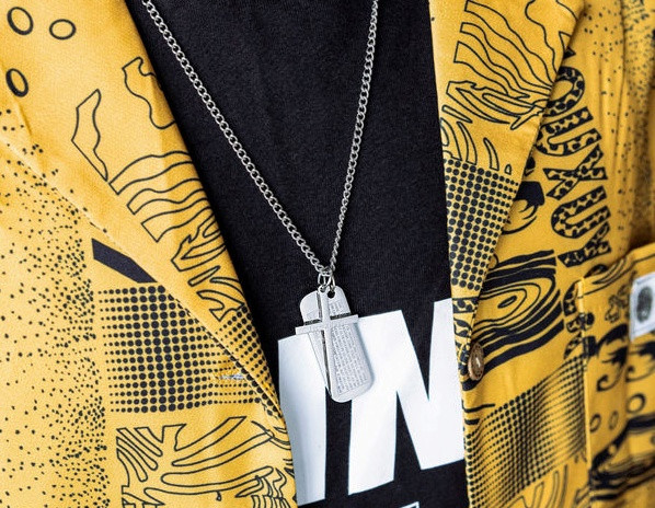 Lanț curent pentru bărbați cu pandantiv în cruce și inscripție