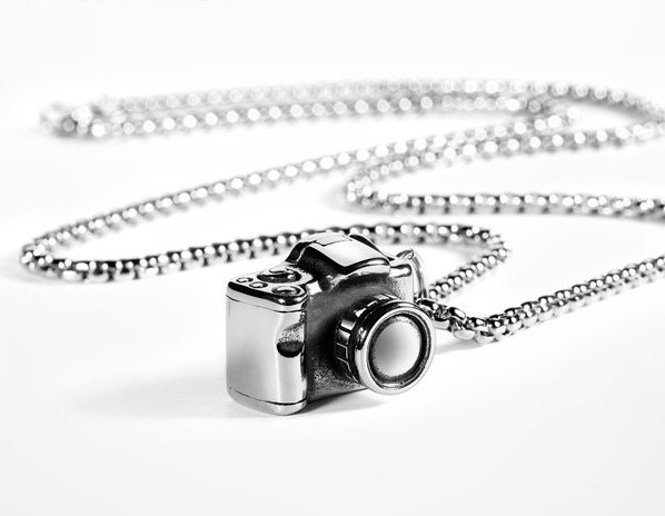 Lanț lung pentru bărbați modern cu pandantiv pentru cameră