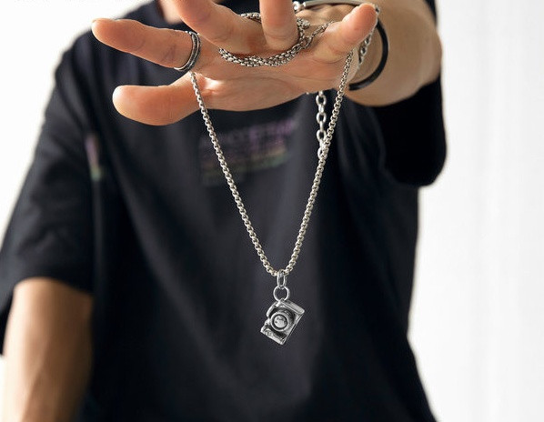 Lanț lung pentru bărbați modern cu pandantiv pentru cameră