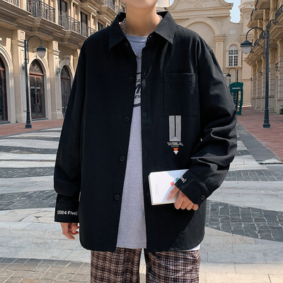 Plats vīriešu krekls ar klasisku apkakli un kabatu