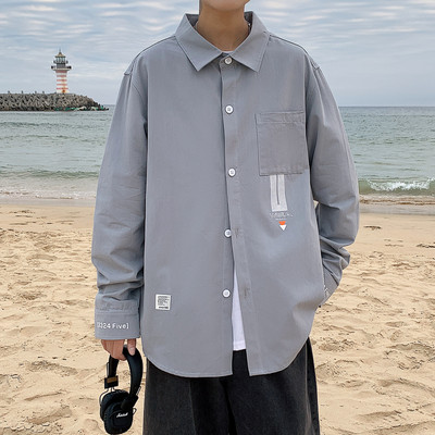 Plats vīriešu krekls ar klasisku apkakli un kabatu