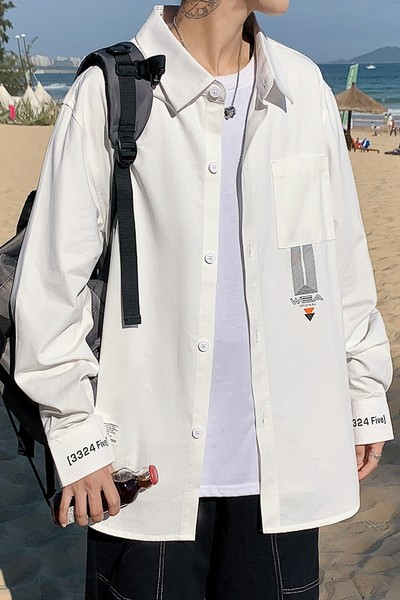 Plats vīriešu krekls ar klasisku apkakli un kabatu