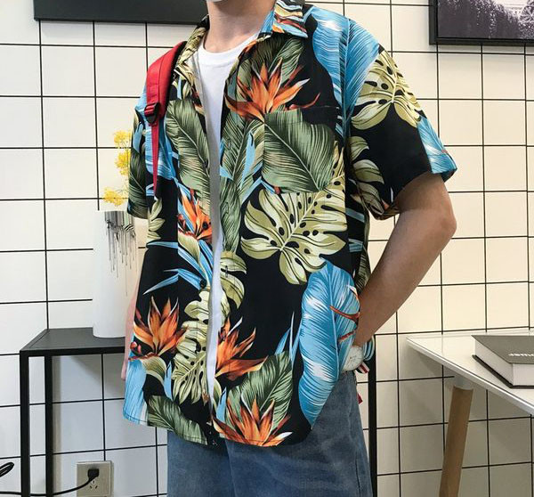 Cămașă de bărbați actuală cu mâneci scurte și nasturi