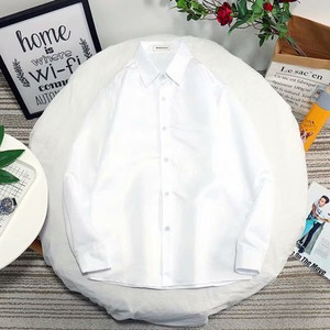 Jauna modeļa vīriešu krekls ar klasisku apkakli un garām piedurknēm