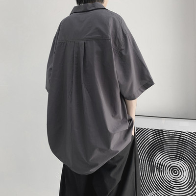 Ανδρικό μονόχρωμο πουκάμισο με κλασικό γιακά και κουμπιά