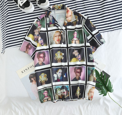 Aktuāls vīriešu krekls ar īsām piedurknēm un dažādu aplikāciju