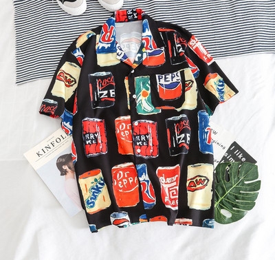 Aktuāls vīriešu krekls ar īsām piedurknēm un dažādu aplikāciju