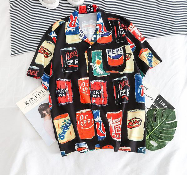 Aktuāls vīriešu krekls ar īsām piedurknēm un dažādu aplikāciju